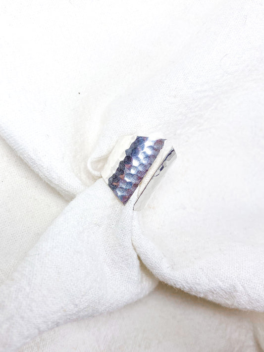 Breiter Messingring – anpassbar & kraftvoll schlicht