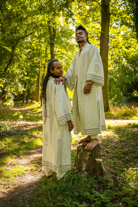 Orenda Kimono – Leinen-Kimono mit Tribal-Muster