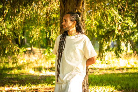 Aira Tee – Oversize Unisex T-Shirt mit Rückenstickerei