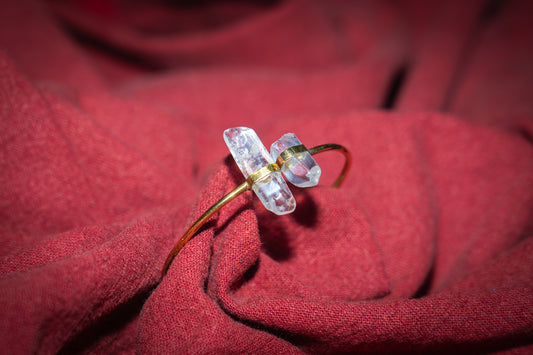 Messingarmreif mit Bergkristall